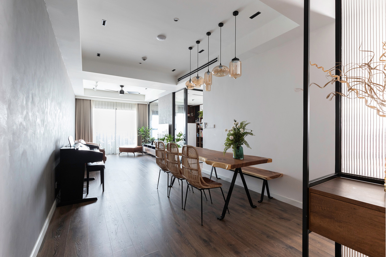 Vợ chồng trẻ hy sinh 1 phòng ngủ làm phòng đọc sách ngắm trọn Hồ Tây - 3 Vợ chồng trẻ hy sinh 1 phòng ngủ làm phòng đọc sách ngắm trọn Hồ Tây - 3