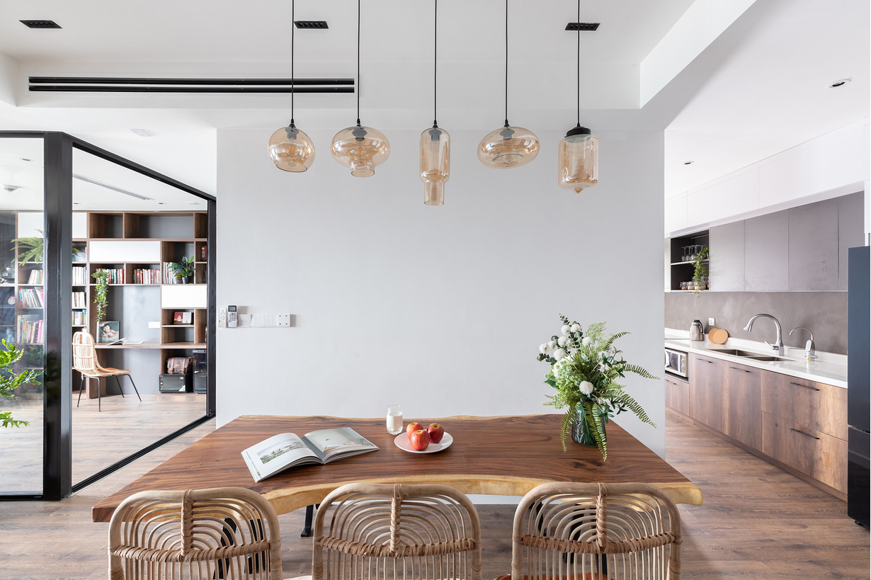 Vợ chồng trẻ hy sinh 1 phòng ngủ làm phòng đọc sách ngắm trọn Hồ Tây - 4 Vợ chồng trẻ hy sinh 1 phòng ngủ làm phòng đọc sách ngắm trọn Hồ Tây - 4