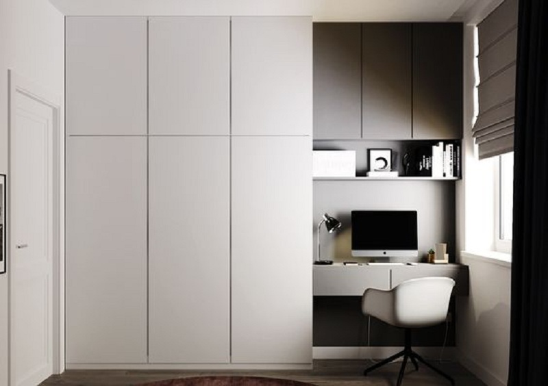 Sự đồng nhất về màu sắc nội thất - trắng thanh lịch từ tủ quần áo 3 buồng đến bàn làm việc, kệ sách,... cùng cửa sổ nhỏ tạo nên không gian mở thoáng cho căn phòng nhỏ. Tủ được thiết kế tối giản, với các ngăn chứa khá rộng, giúp bạn có thể cất giữ chăn màn, quần áo một cách dễ dàng, tiện lợi.