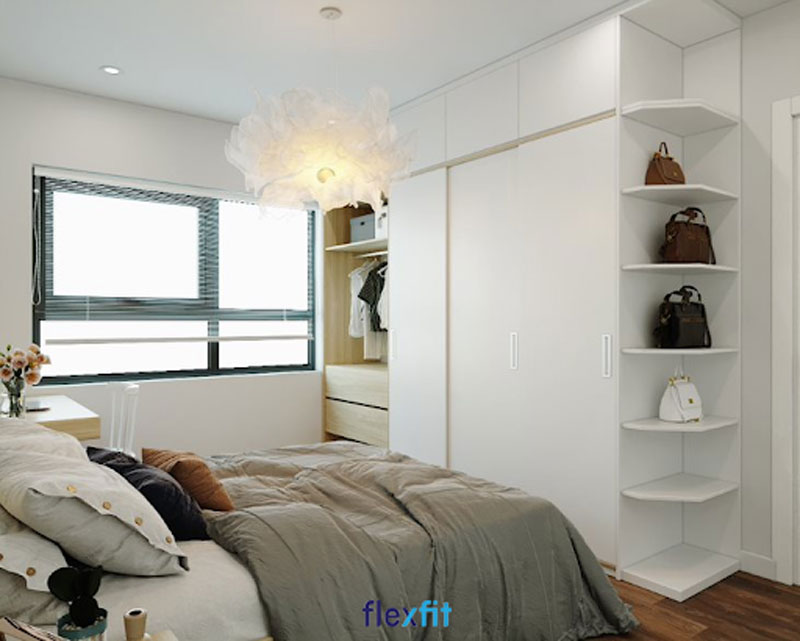 Nếu không gian phòng ngủ của bạn có diện tích rộng rãi, đừng ngại ngần lựa chọn mẫu tủ 3 buồng 3m này. Tủ kích thước lớn cùng các ngăn chứa rộng rãi, kết hợp với kệ để đồ mang lại vẻ đẹp tiện nghi, hiện đại cho căn phòng ngủ của bạn.