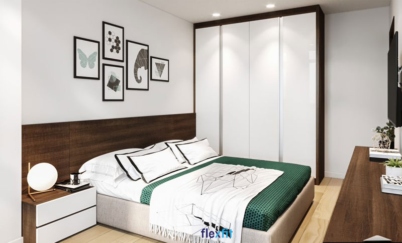 Với những phòng ngủ có diện tích rộng thì mẫu tủ quần áo 4 cánh 3m này là sự lựa chọn hoàn hảo. Tủ có thiết kế kịch trần giúp bạn và gia đình thoải mái lưu trữ đồ đạc. Sự kết hợp tinh tế giữa màu vân gỗ trầm và trắng tôn thêm vẻ sang trọng, hiện đại cho phòng ngủ.