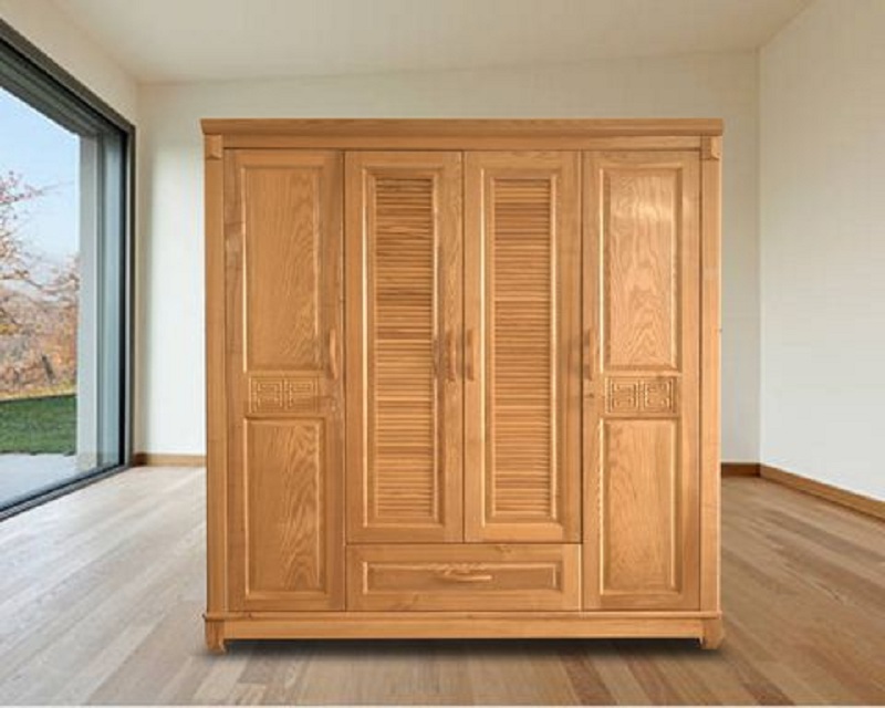Tủ quần áo 4 cánh 4 buồng được làm từ gỗ sồi nhập khẩu chắc chắn, bền đẹp. Tủ có những đường chạm khắc tinh tế ấn tượng cùng các đường vân gỗ tự nhiên cho vẻ đẹp mộc mạc, hơi hướng cổ điển.