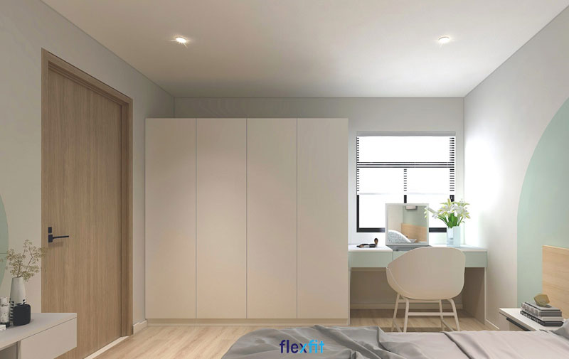 Mẫu tủ quần áo 4 cánh đặt vừa vặn trong không gian phòng ngủ diện tích rộng, tạo nên sự hài hòa, dễ chịu. Bên cạnh đó, gam màu trắng thanh lịch góp phần mang lại vẻ đẹp đơn giản nhưng vô cùng tinh tế cho căn phòng.