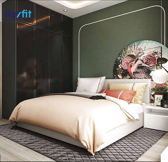 Nhờ sử dụng thảm trải sàn họa tiết quả trám, tranh treo chim muông, hoa cỏ nơi đầu giường mà căn phòng ngủ thêm tinh tế, đặc sắc hơn