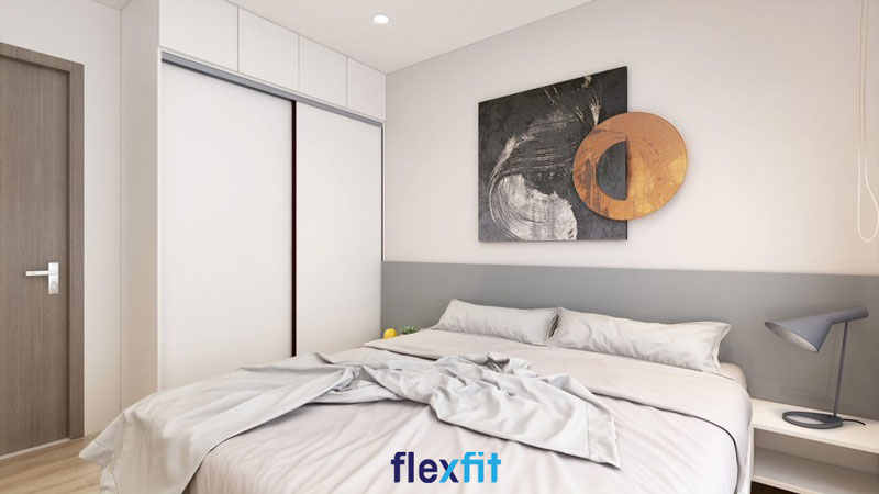 Thiết kế thêm các ô lưu trữ kịch trần giúp tăng thêm không gian sử dụng cho tủ quần áo 2 cánh lùa 3m màu trắng thanh lịch.