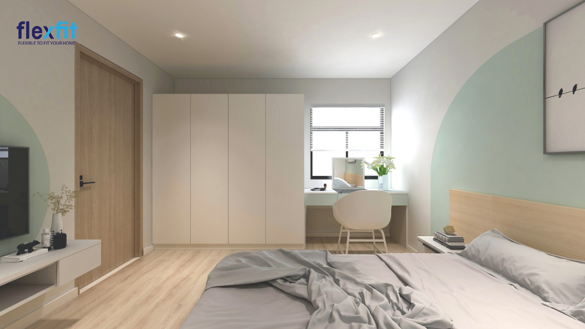 Tủ quần áo chất liệu lõi MDF phủ Laminate cho độ bền đẹp cao. Trong không gian phòng ngủ, chiếc tủ màu trắng kết hợp với bàn làm việc áp sát tường mang lại sự tinh tế cho căn phòng.