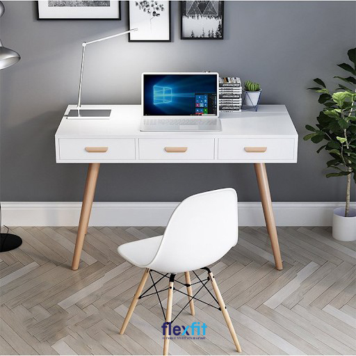 Được thiết kế theo phong cách Bắc Âu chiếc bàn làm việc tông trắng thanh lịch này đang rất được ưa chuộng. Bàn sở hữu 3 ngăn kéo giúp bạn cất giữ các vật dụng dễ dàng theo phân loại.