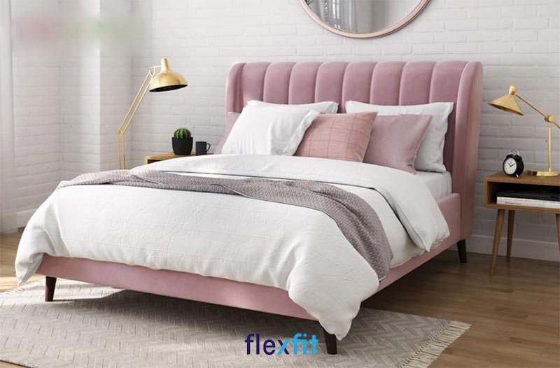 Mẫu giường gỗ công nghiệp bọc nỉ màu hồng dễ thương cho nữ