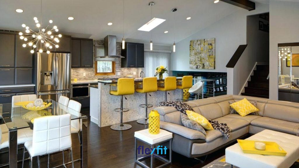 Thiết kế quầy bar ngăn bếp và phòng khách nổi bật với những chiếc ghế ngồi màu vàng rực rỡ - màu sắc chủ đạo xu hướng của năm 2021.