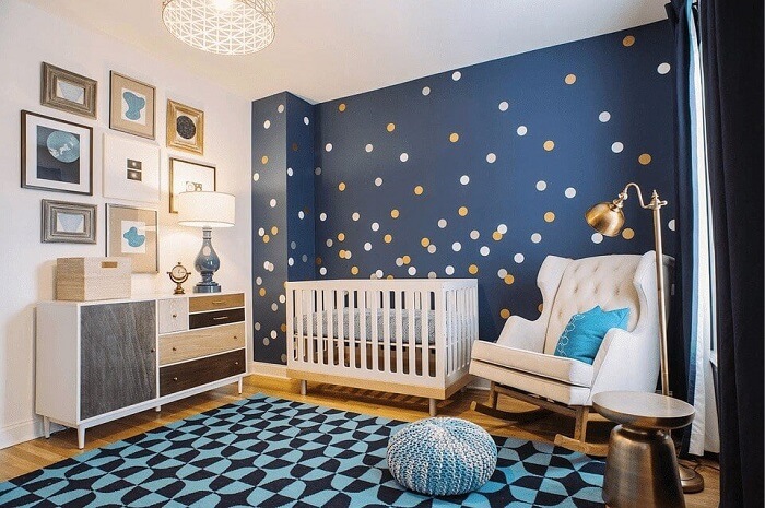 Mẫu thiết kế phòng ngủ em bé sơ sinh có họa tiết trên tường