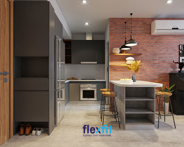 Căn bếp sử dụng gạch lát với màu sắc nổi bật giúp tạo nên một không gian bếp vừa cổ điển vừa hiện đại vô cùng cuốn hút. 