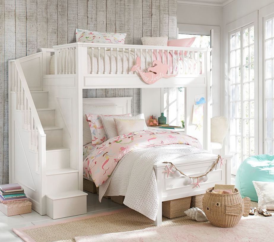 Giường tầng giúp hai bé có thể ngủ chung nhưng không quá chật