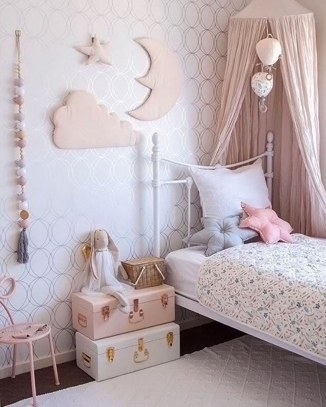 Bạn cũng có thể trang trí ngôi sao và mặt trăng bằng gỗ