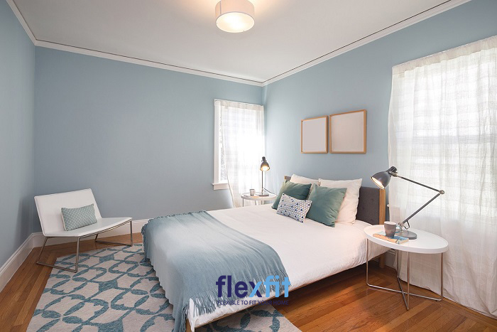 Phòng ngủ đơn giản hóa nội thất và phối hai màu sắc chính là xanh pastel và trắng nhẹ nhàng, tạo sự dễ chịu cho thị giác