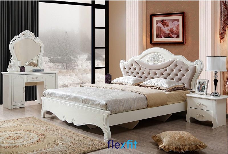 Mẫu giường, tủ đầu giường, bàn trang điểm thiết kế với những đường nét đặc trưng của phong cách tân cổ điển