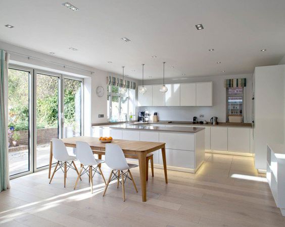 Những mẫu tủ bếp Acrylic luôn mang lại vẻ đẹp tự nhiên, hấp dẫn cho không gian sống. 