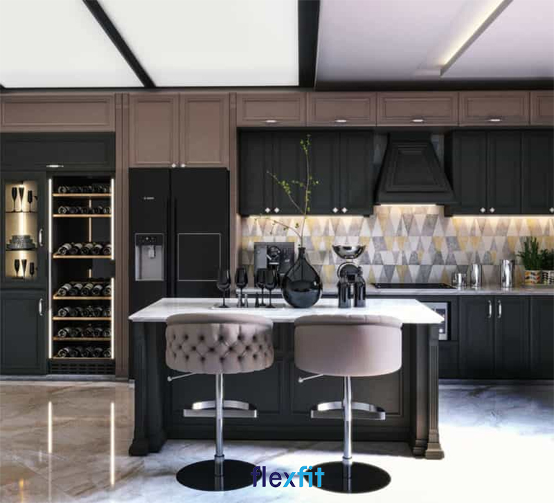 Mẫu thiết kế nội thất phòng bếp nhà ống phong cách tân cổ điển đầy cá tính với tông màu đen