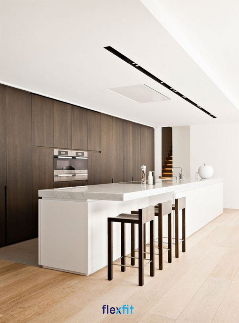 Thiết kế phòng bếp nhà ống đơn giản đẹp với bàn đảo đa năng